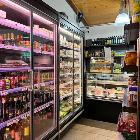 مكان تخييم Village Santa Fortunata - Campogaio سورينتو