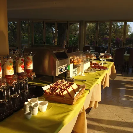 مكان تخييم Village Santa Fortunata - Campogaio 4*