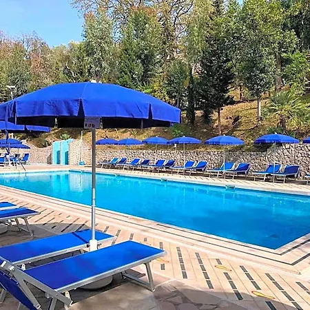 Кемпінг Village Santa Fortunata - Campogaio Сорренто